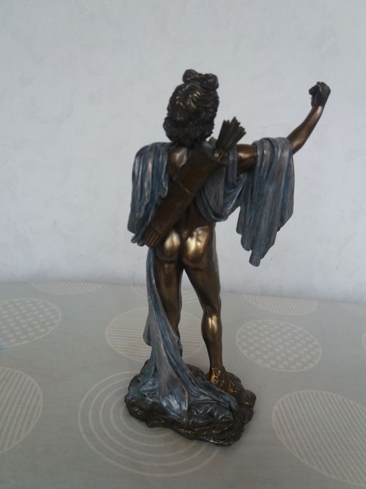 Статуэтка  .    Статуэтка.