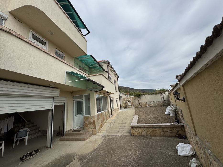 Продава се Къща в Казанлък - 220 кв.м за 910 €/кв.м - Снимка #3