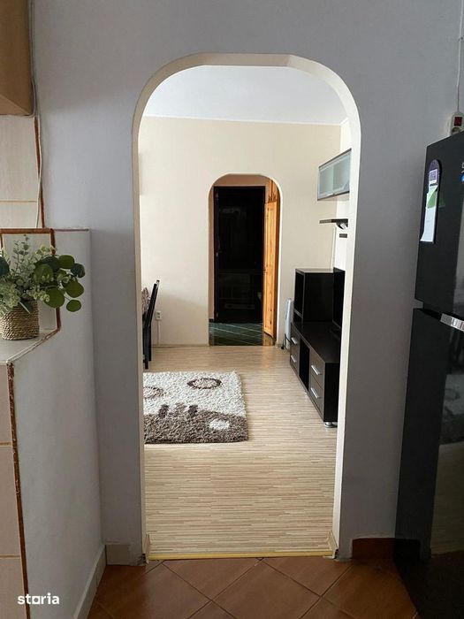 Apartament cu 3 camere semidecomandate, Centru