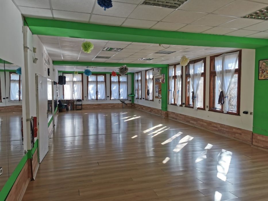 Зала под наем /Младост 3