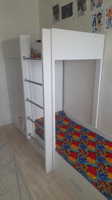 Срочно мебель детский компютерный стол гладильный все вместе  продаю