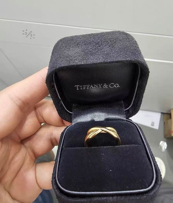 Кольцо Tiffany & Co Infinity 18k