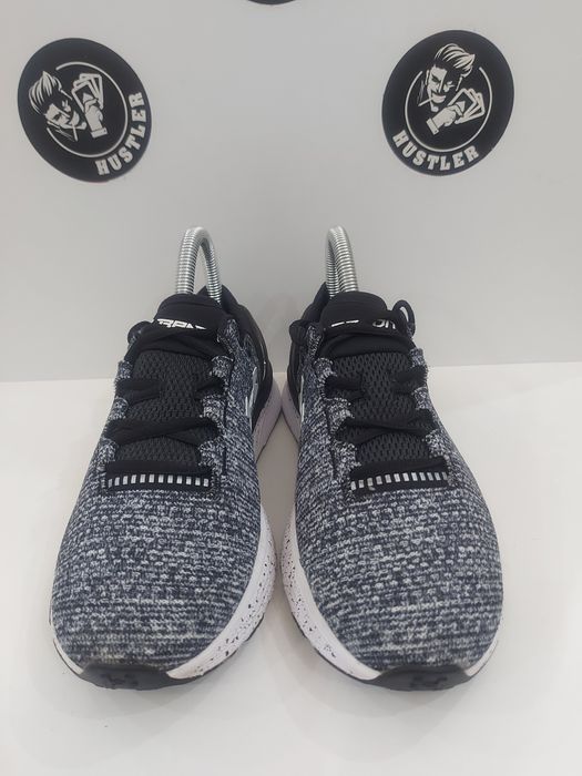 Дамски маратонки UNDER ARMOUR. Номер 38