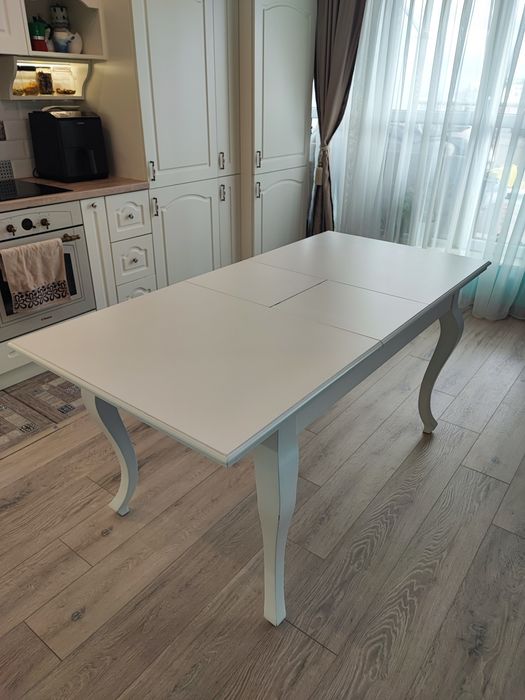 Трапезна разтегателна маса във винтидж стил