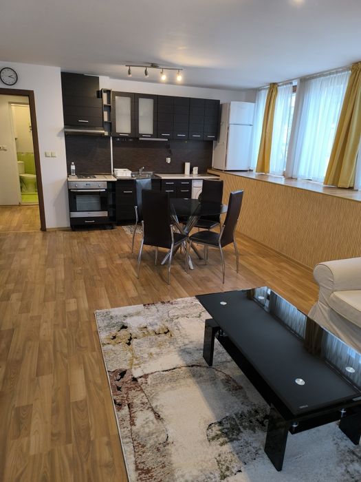 Апартамент под наем център операта