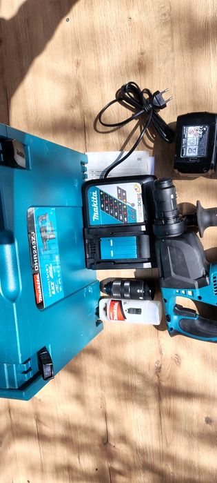 Set rotopercutor makita dhr 243nou ! Se vinde cu tot ce se vede in poze