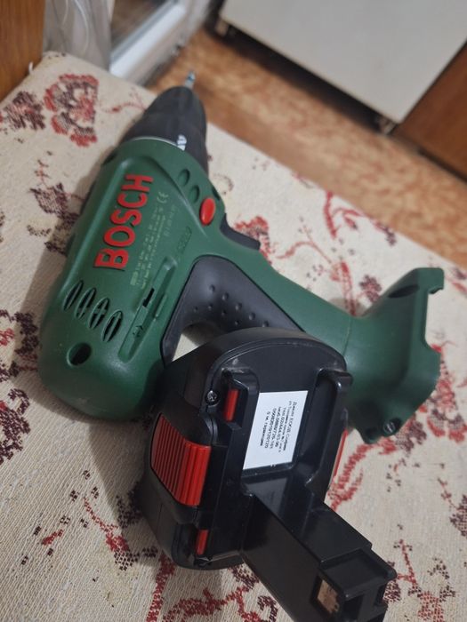 Винтоверт BOSH почти не използван със зарядно към него