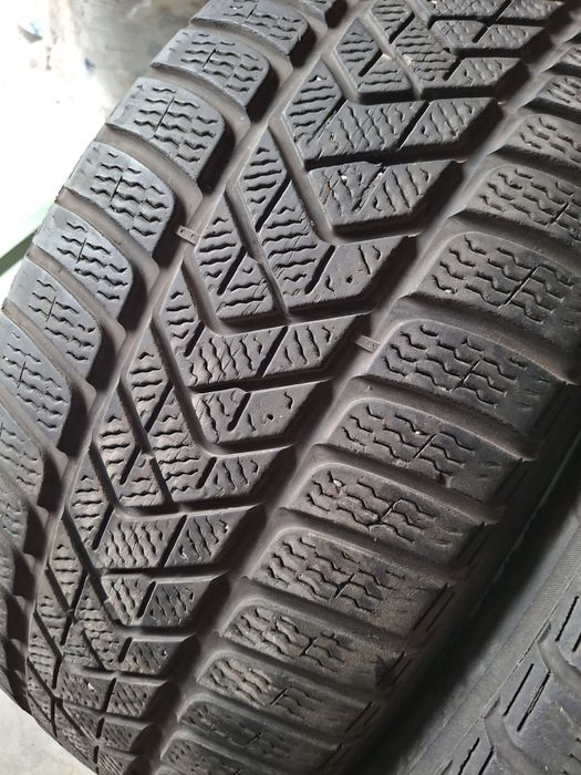 2  Anvelope  de iarnă  255 45 r19 Pirelli