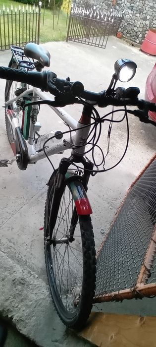 Bicicletă electrică.