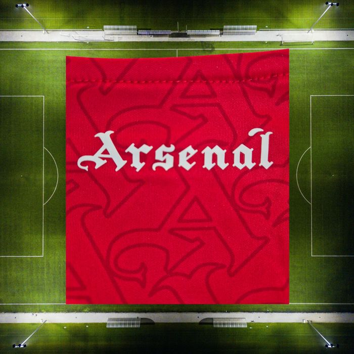 Официален първи екип на Arsenal FC сезон 2025/26