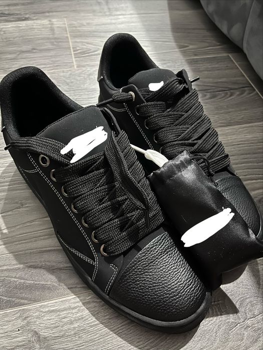 adidasi numeris marimea 43