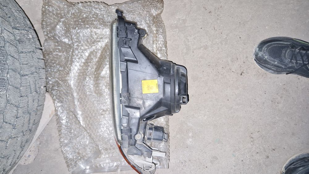 Левая фара на ауди б3