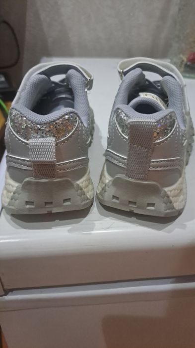 Кроссовки для девочек