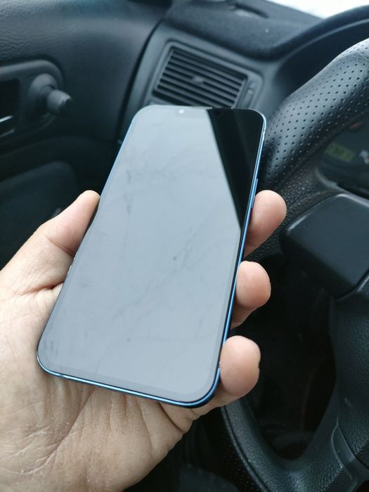 Срочно Продам IPHONE 13