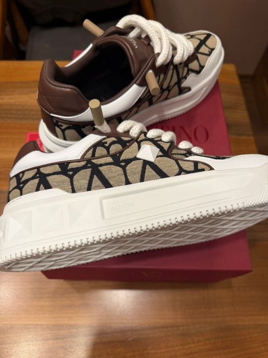Продавам чисто нови оригинални сникърси Valentino