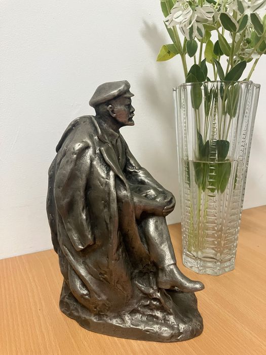 Бронзова статуетка Ленин