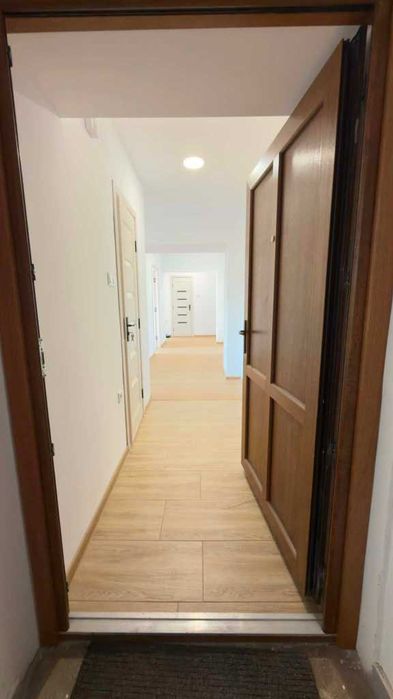 De vânzare apartament cu 4 camere