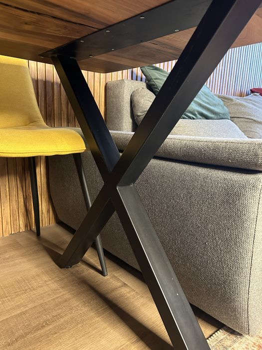 Трапезна маса от масивен дъб