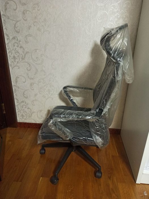 Продам офисное кресло. Механизмы качания и регулировки высоты. Новое