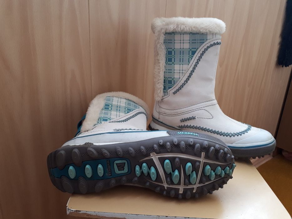 Продам женские сапоги.