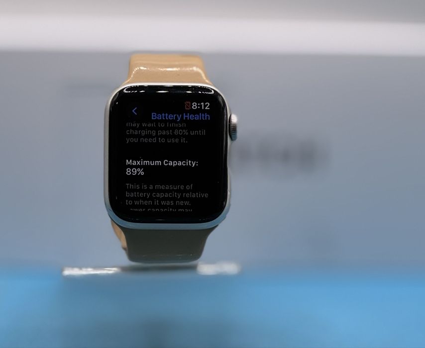 Apple Watch SE 2nd Gen, 40 мм, Starlight Aluminium Case