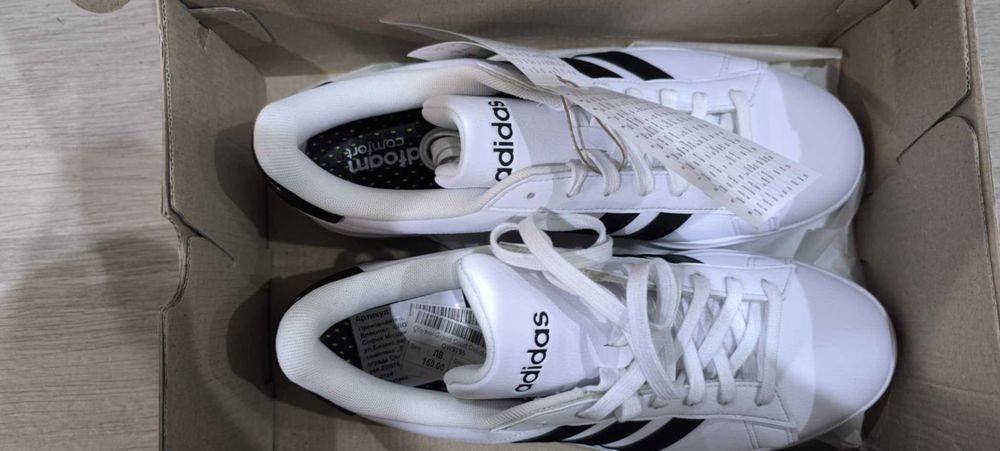 addidas обувки 43/5 Нови