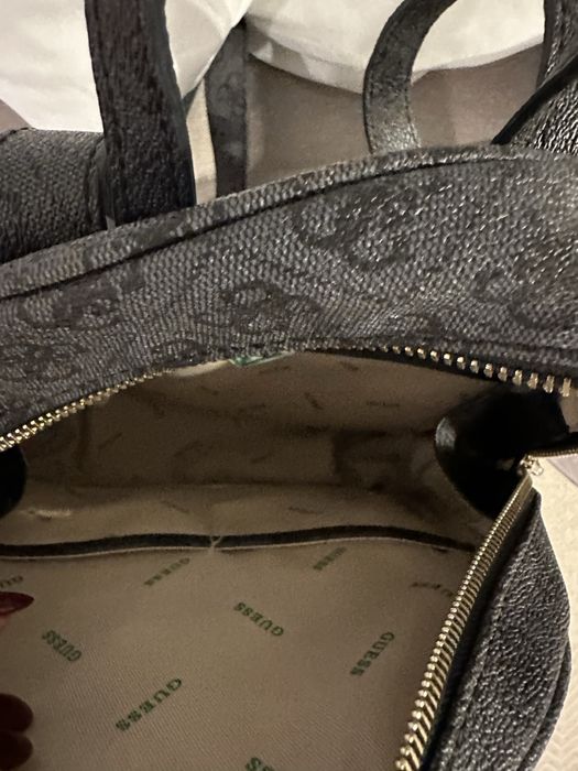 Раница     Guess