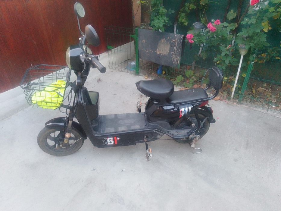 Vând scuter electric