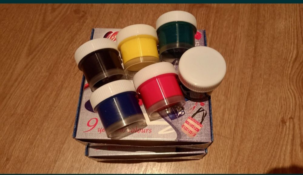 Краски по ткани , гуашь