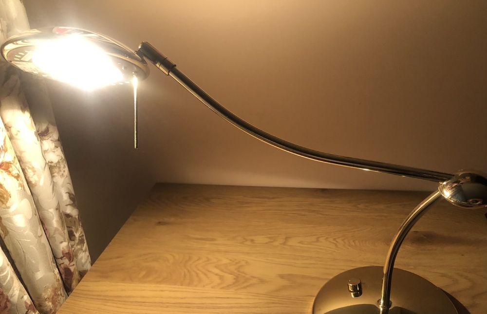 Лампа за бюро с димируемо копче