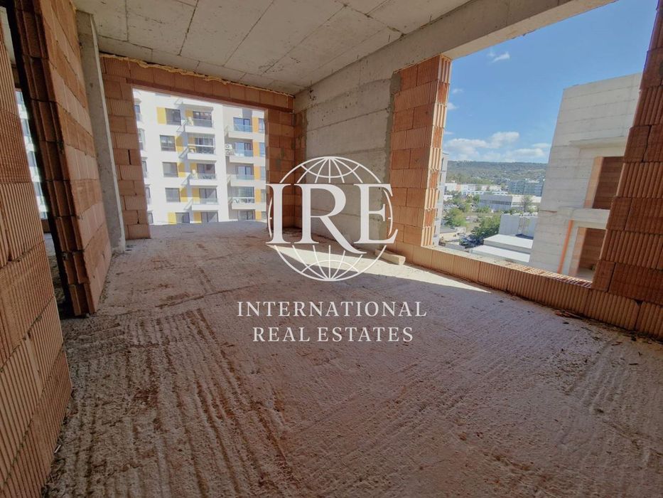 Ексклузивно! International Real Estates (IRE) представя: Двустаен апа