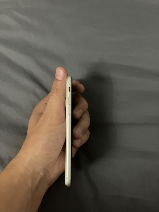 IPhone SE3 2022 в хорошем состоянии