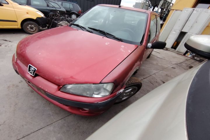 Lampa / Tripla stop dreapta pe aripa Peugeot 106 prima generatie (fac