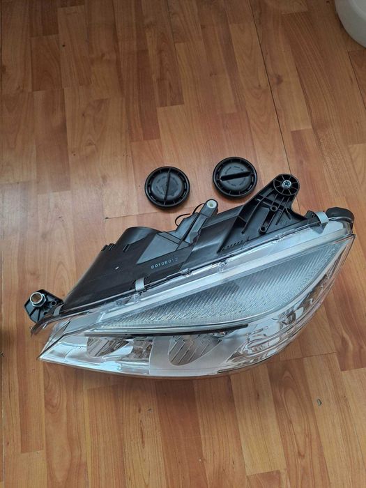 Far stanga/dreapta Mercedes C Class W204 an 2007-2010 , sunt noi