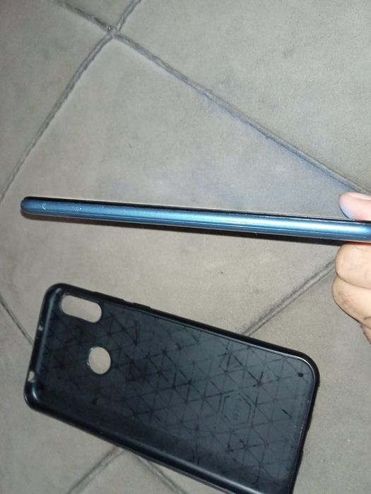 Хуавей у6 32 в отличном состоянии