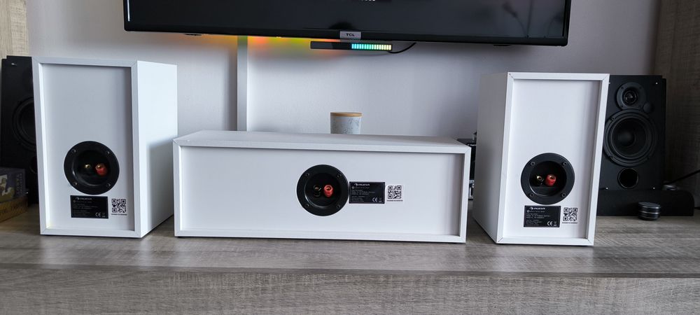 Boxe Auna albe. Sateliți și o boxa centrala Vladiceni • OLX.ro