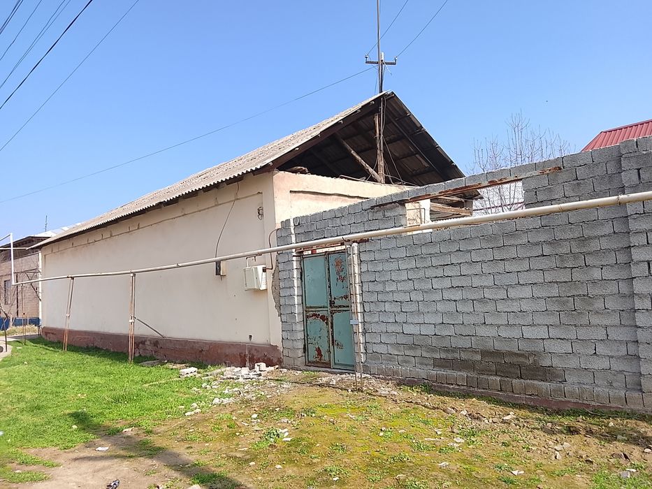 1.5 sotix 3 xonali uy sotiladi