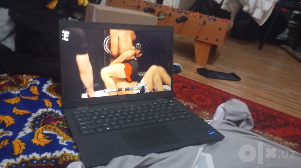 noutbuk lenove ekrani akatta klevatoriyasida chiqorlar bor hotiras