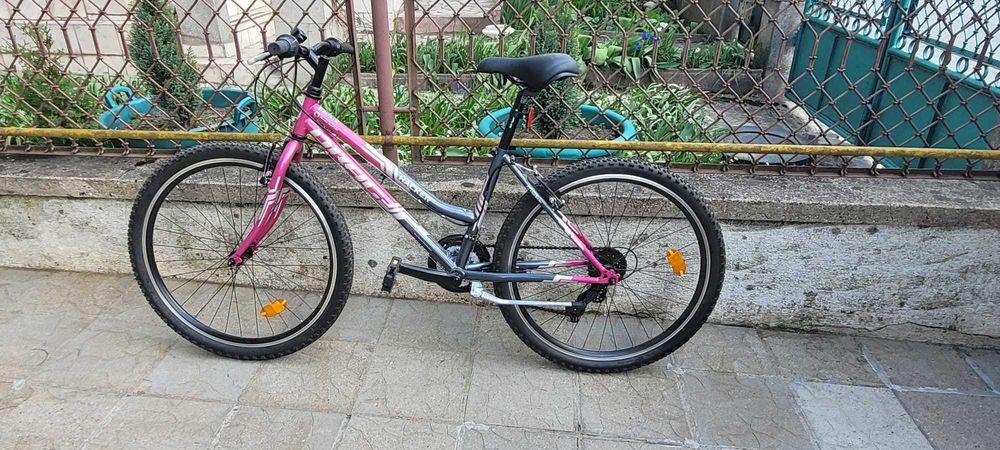 Vand doua biciclete dama  cu roti de 26 inci