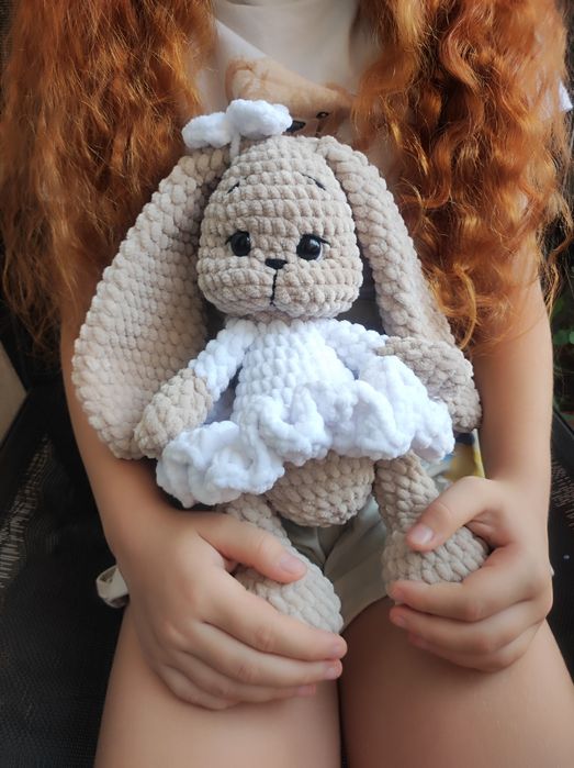 Прекрасно ръчно изработено зайче