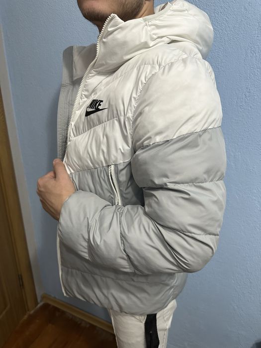 Бяло мъжко яке NIKE