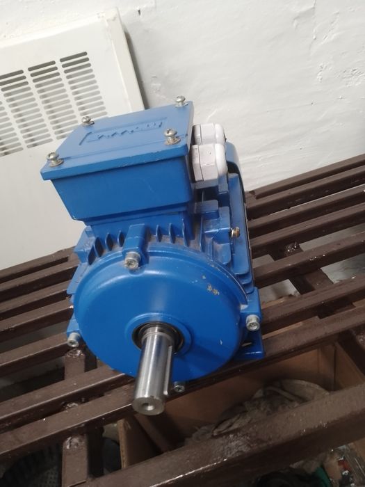 Продам электродвигатели