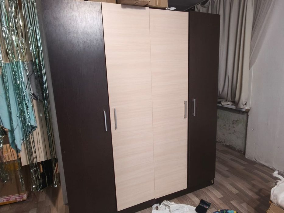 Продам большой шкаф