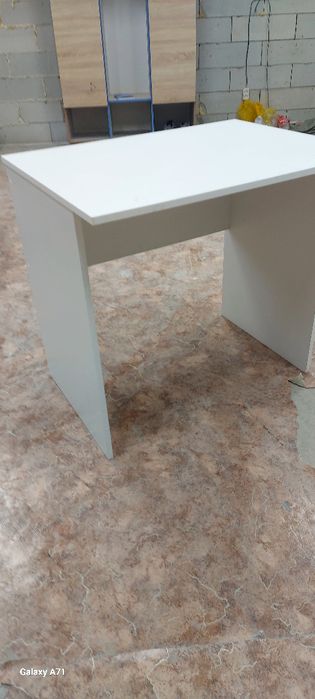 Стол для учёбы или работы