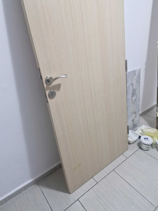 Продава се входна врата