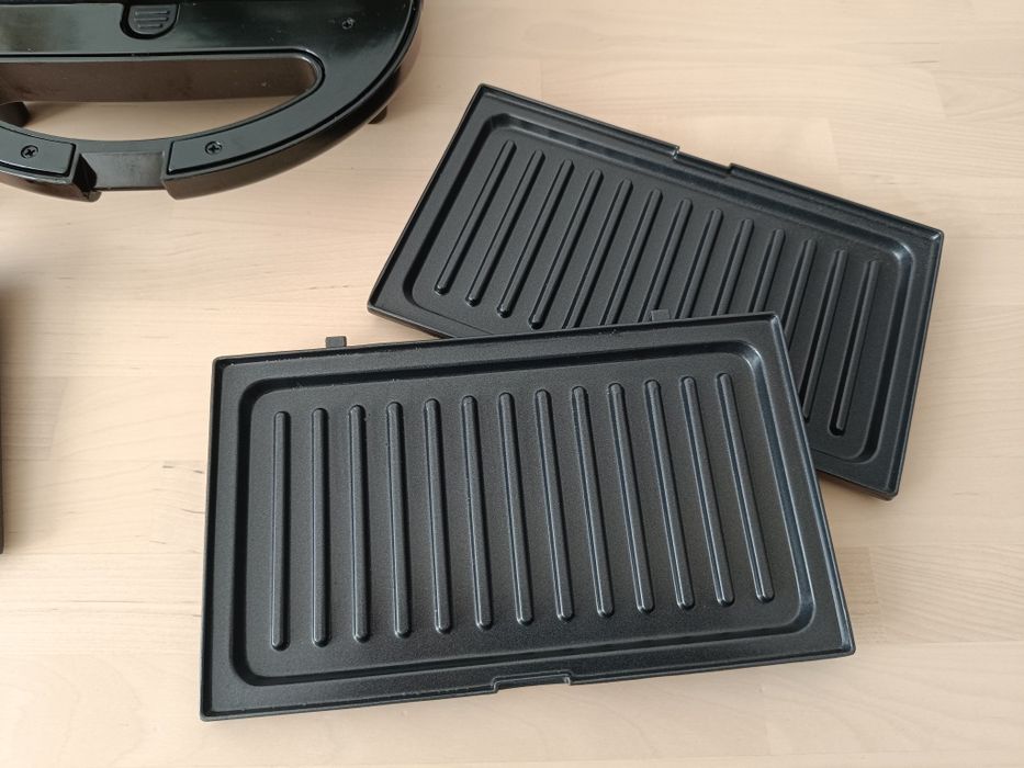 Sandwich maker cu 3 tipuri de plăci detașabile