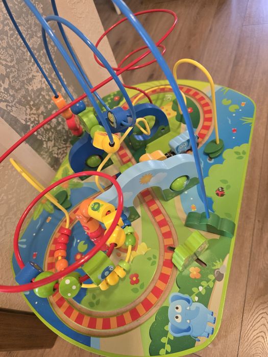 Дървена маса HAPE - като нова! Няма забележки!