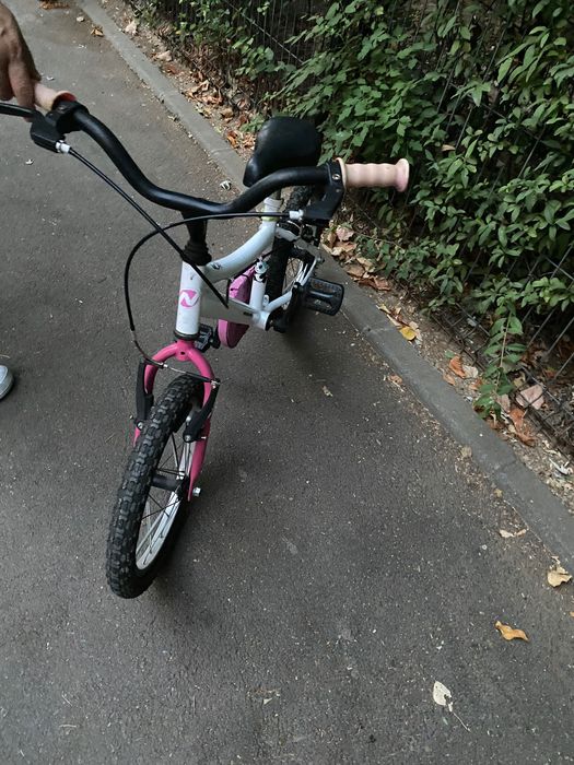 Bicicleta cu roti ajutatoare 4-7 ani