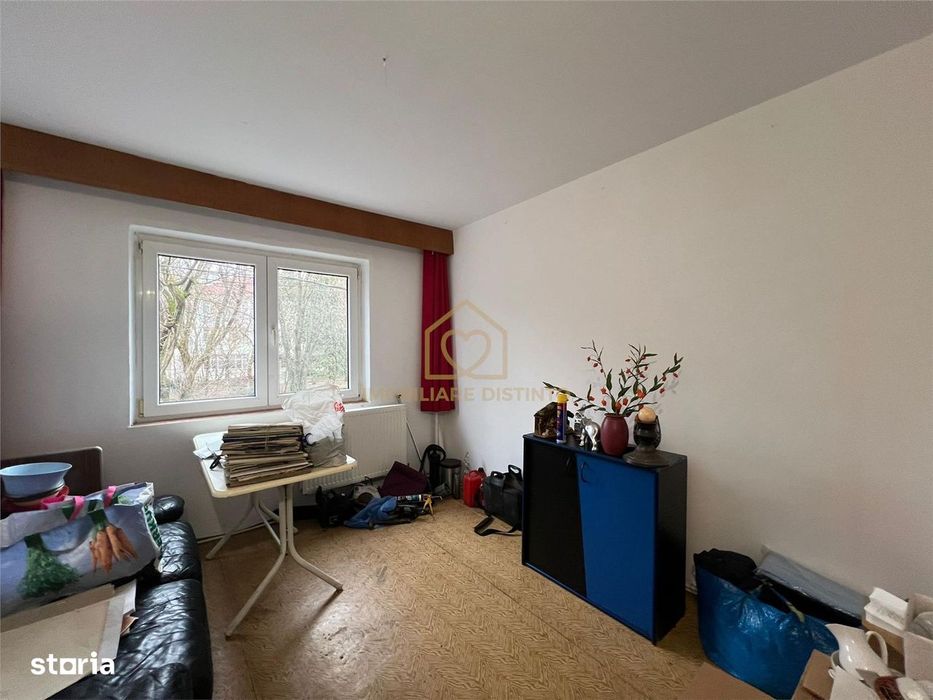 Apartament cu  4 camere si garaj zona centrala