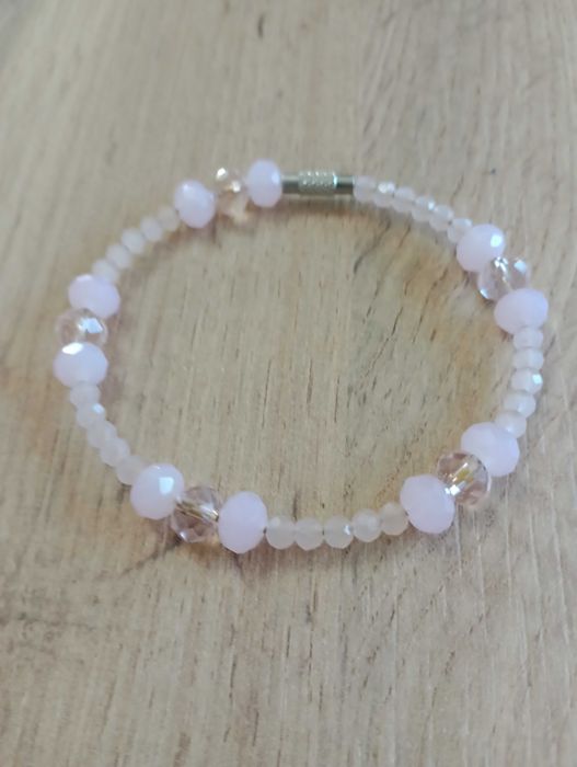 Гривни ръчно направени с доставка BOX NOW